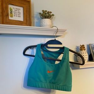 Nike pro sports bra